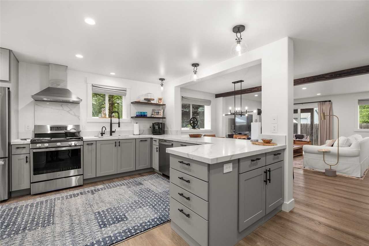 441 Karrow Ave - Photo 4 of 6