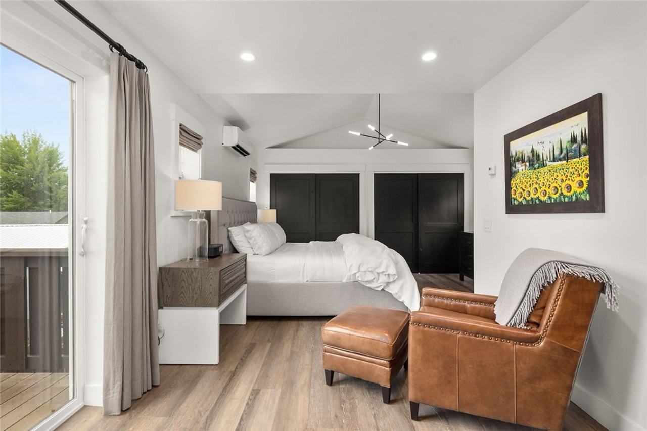 441 Karrow Ave - Photo 5 of 6