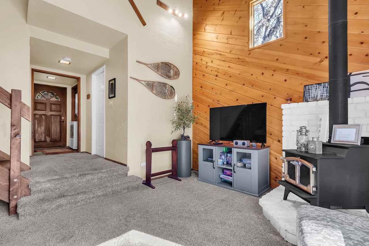 689 Butte Ave - Photo 4 of 27