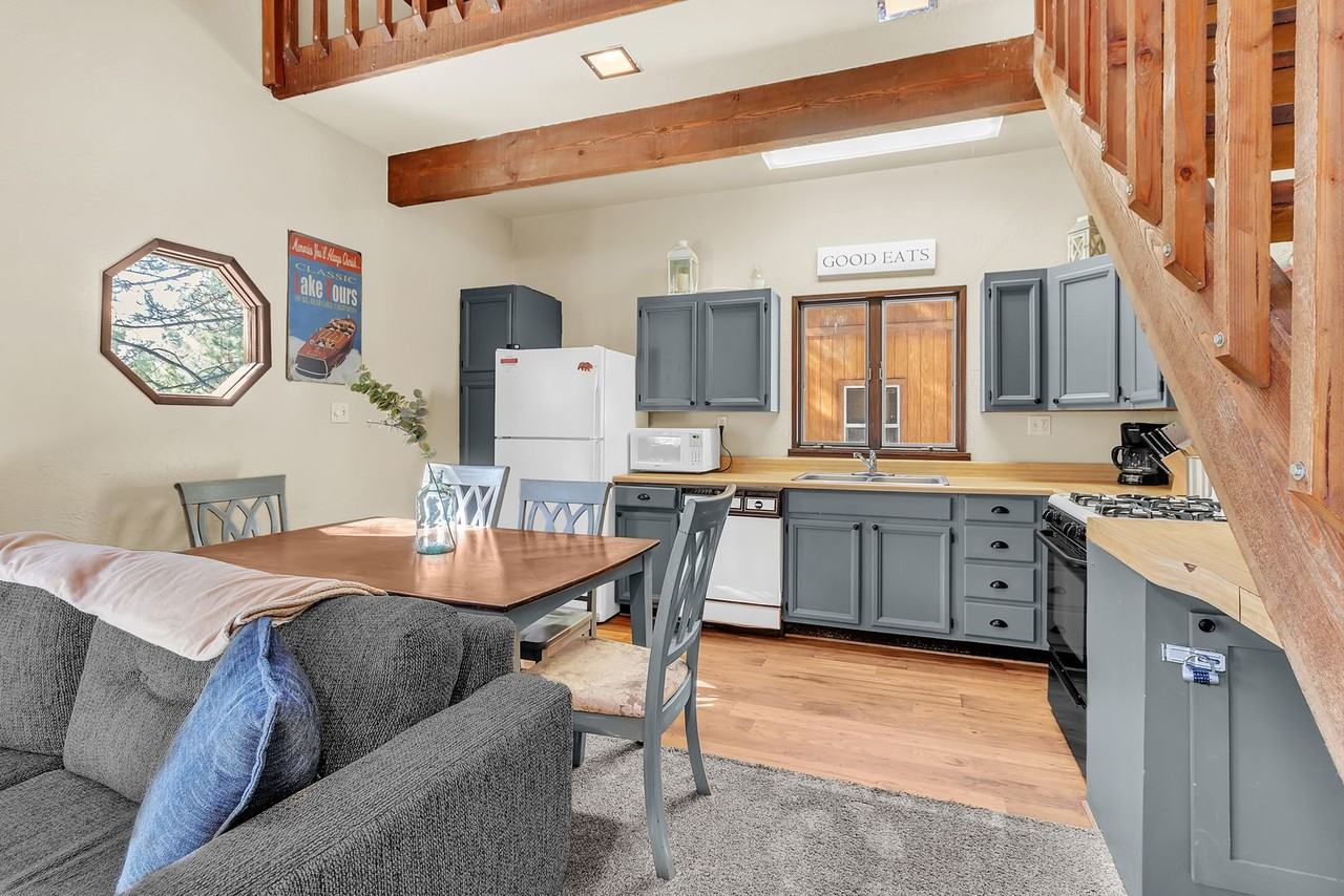 689 Butte Ave - Photo 5 of 27