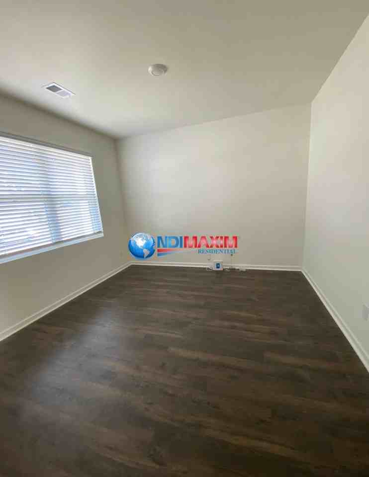 2096 Waycross Ln - Photo 3 of 16