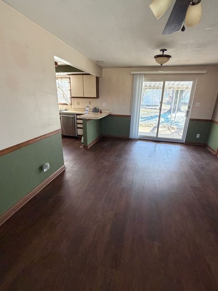 560 Dorado Dr - Photo 3 of 16