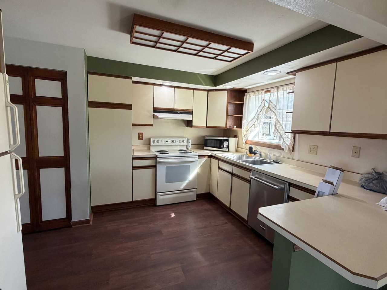 560 Dorado Dr - Photo 4 of 16