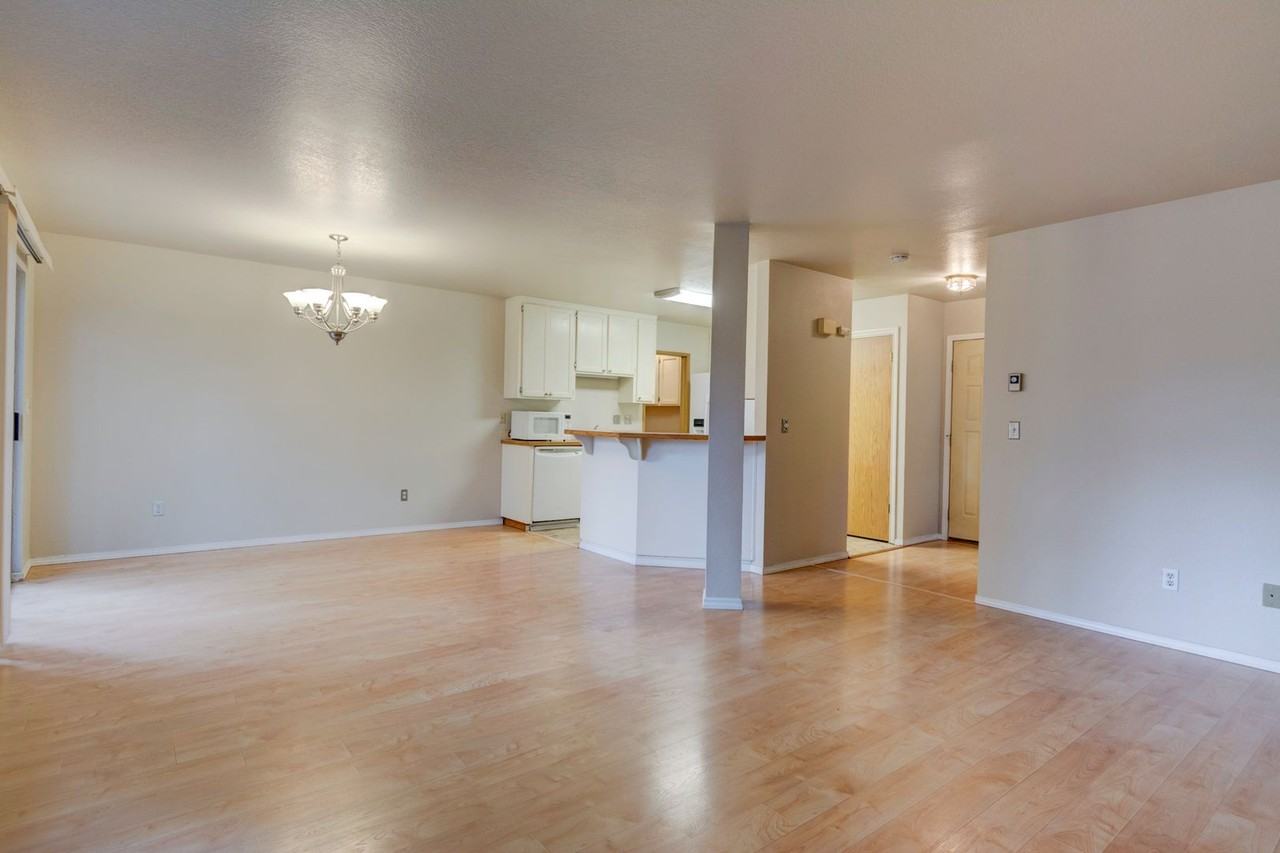 1981 Ne 9th Ave - Photo 5 of 22