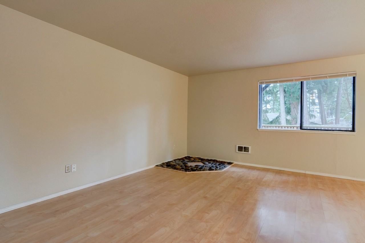 1981 Ne 9th Ave - Photo 7 of 22