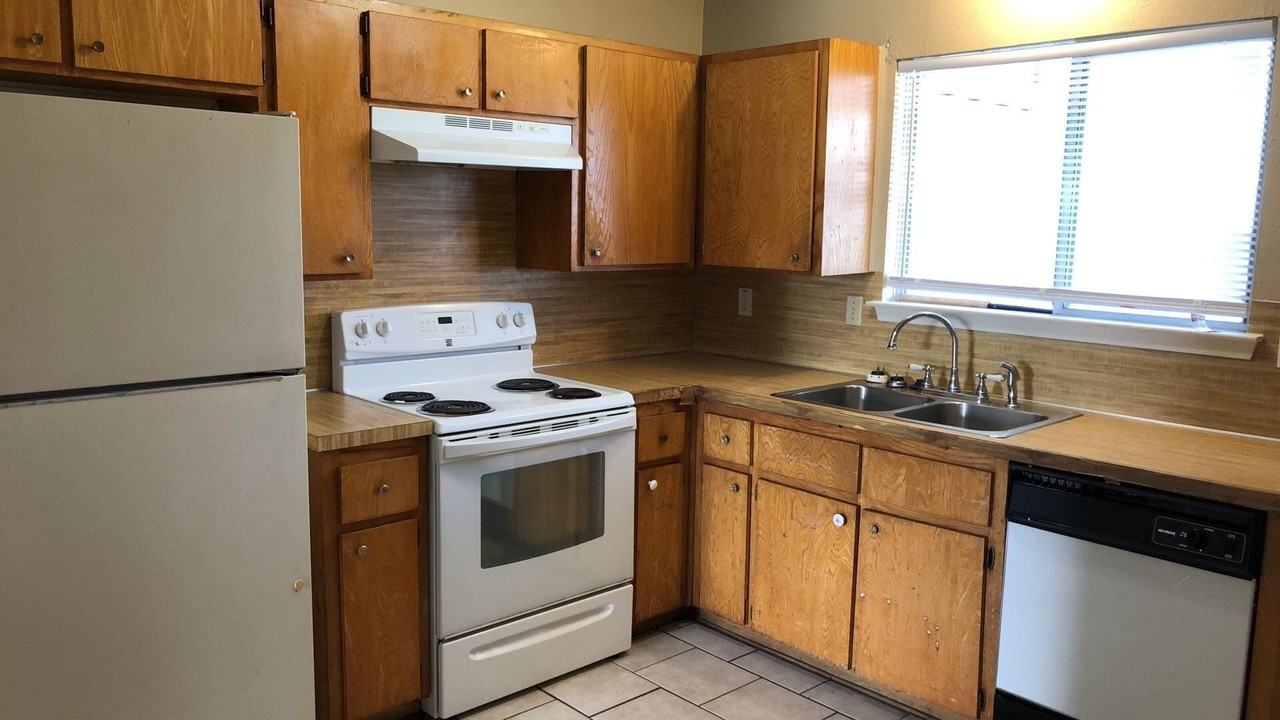 1305 Quail Cir #B - Photo 2 of 14