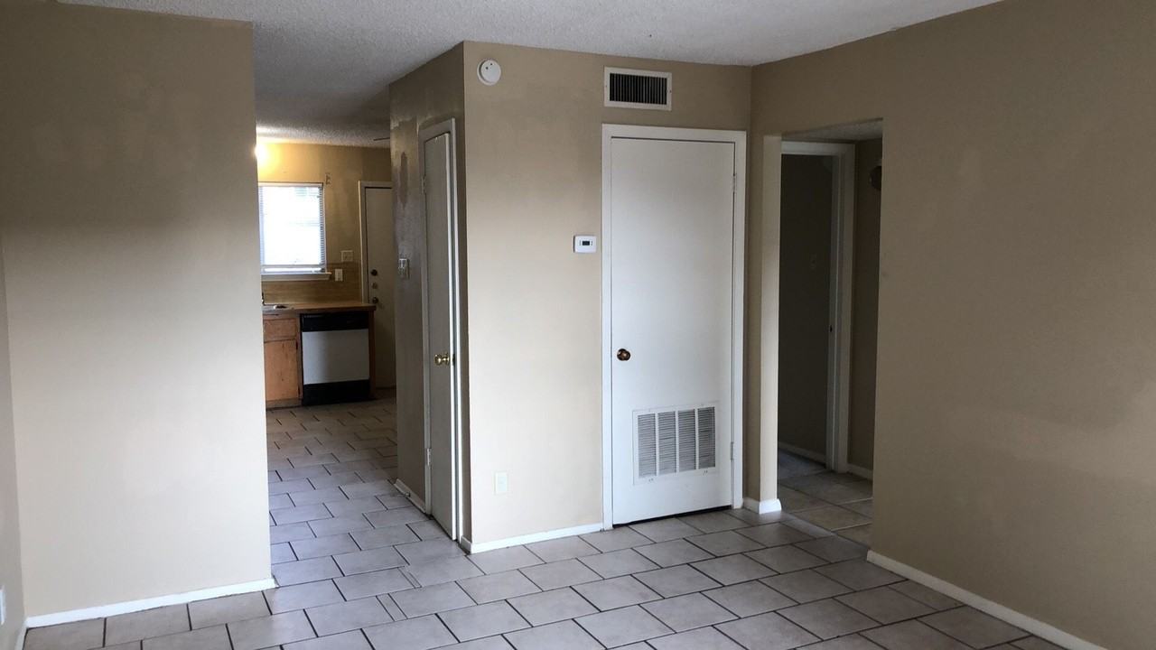 1305 Quail Cir #B - Photo 4 of 14