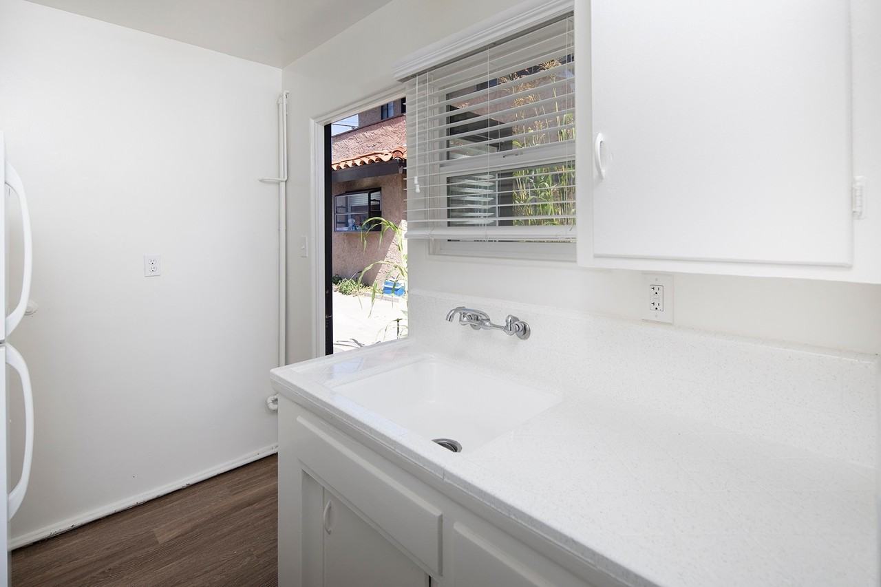 960 Opal St - Photo 3 of 8