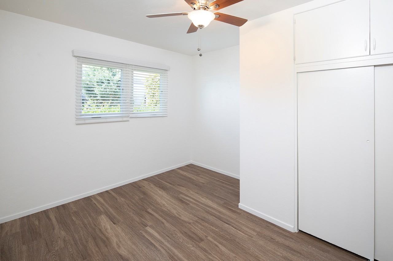 960 Opal St - Photo 7 of 8