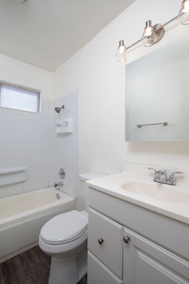 165 Daisy Ave - Photo 7 of 14