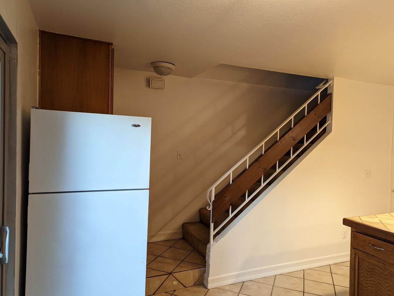 464 Ridgeway Ct - Photo 7 of 18