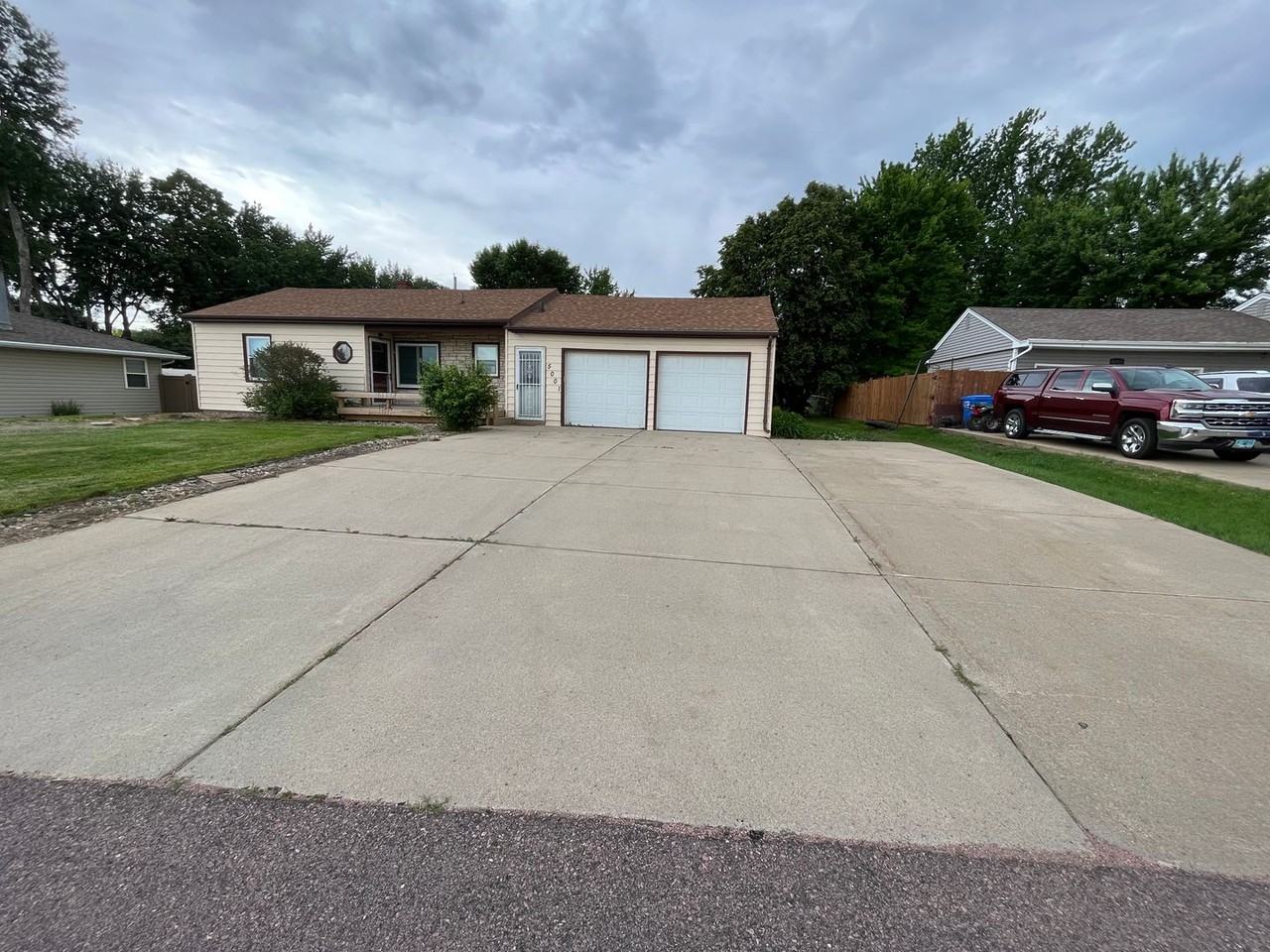 5001 E Linden Ln - Photo 2 of 30