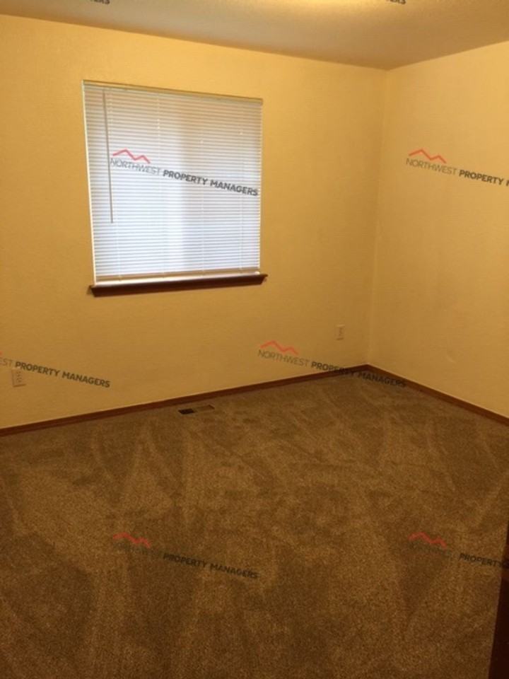 305 Waunch St - Photo 7 of 12