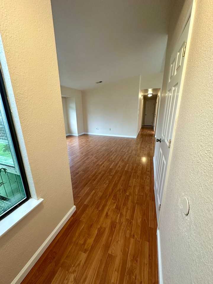 1990 Sycamore Ct - Photo 2 of 19