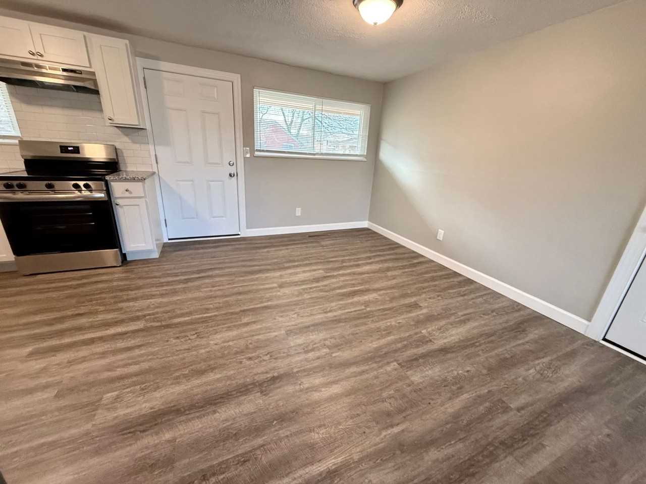 301 Lesher Dr - Photo 5 of 23