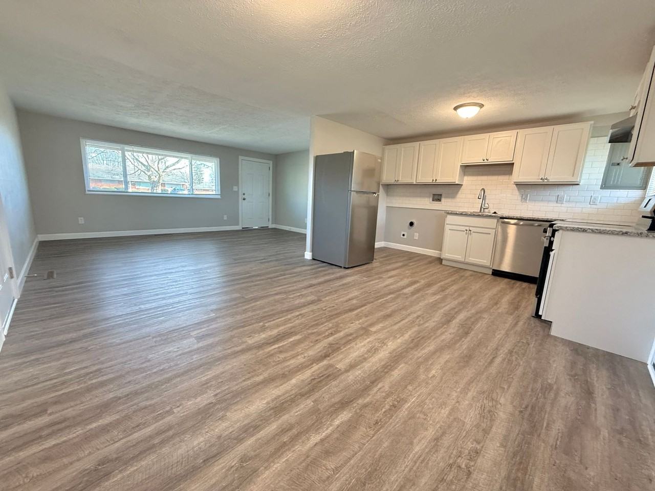 301 Lesher Dr - Photo 6 of 23