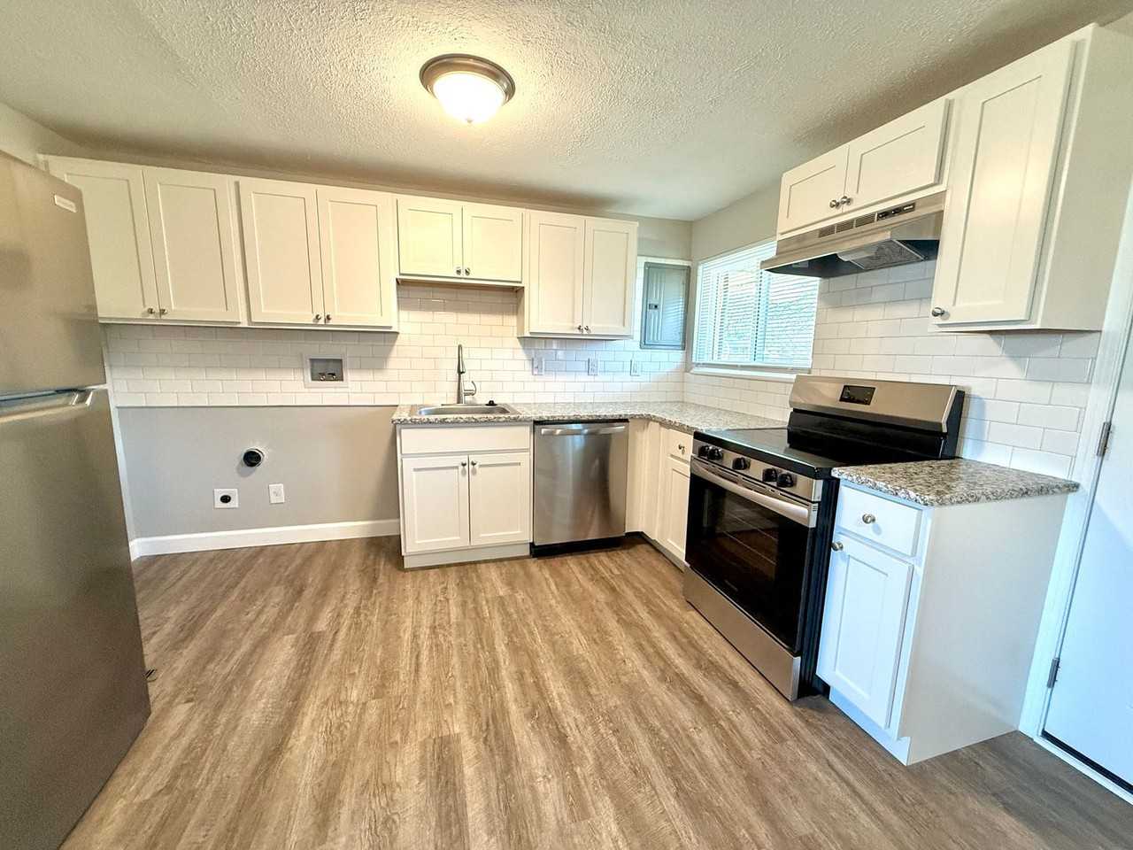 301 Lesher Dr - Photo 7 of 23