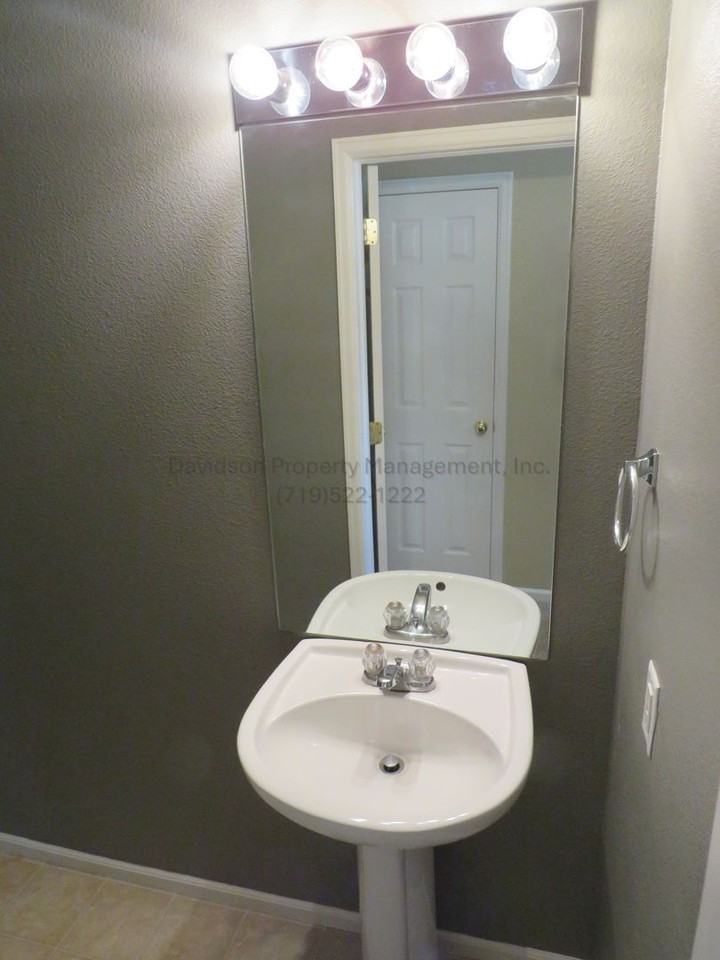 2192 Gilpin Ave - Photo 4 of 17