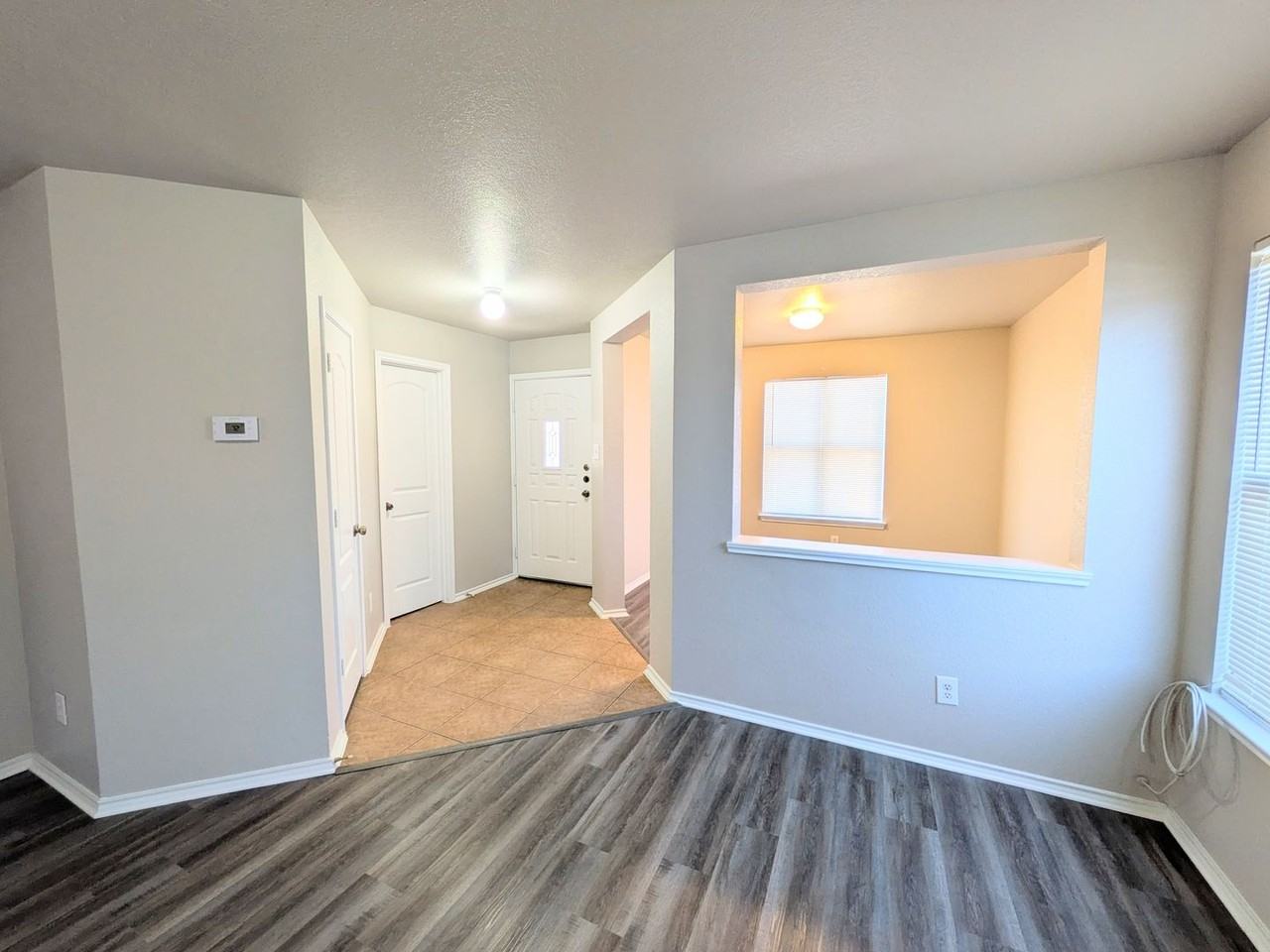 4714 Roxio Dr - Photo 4 of 39