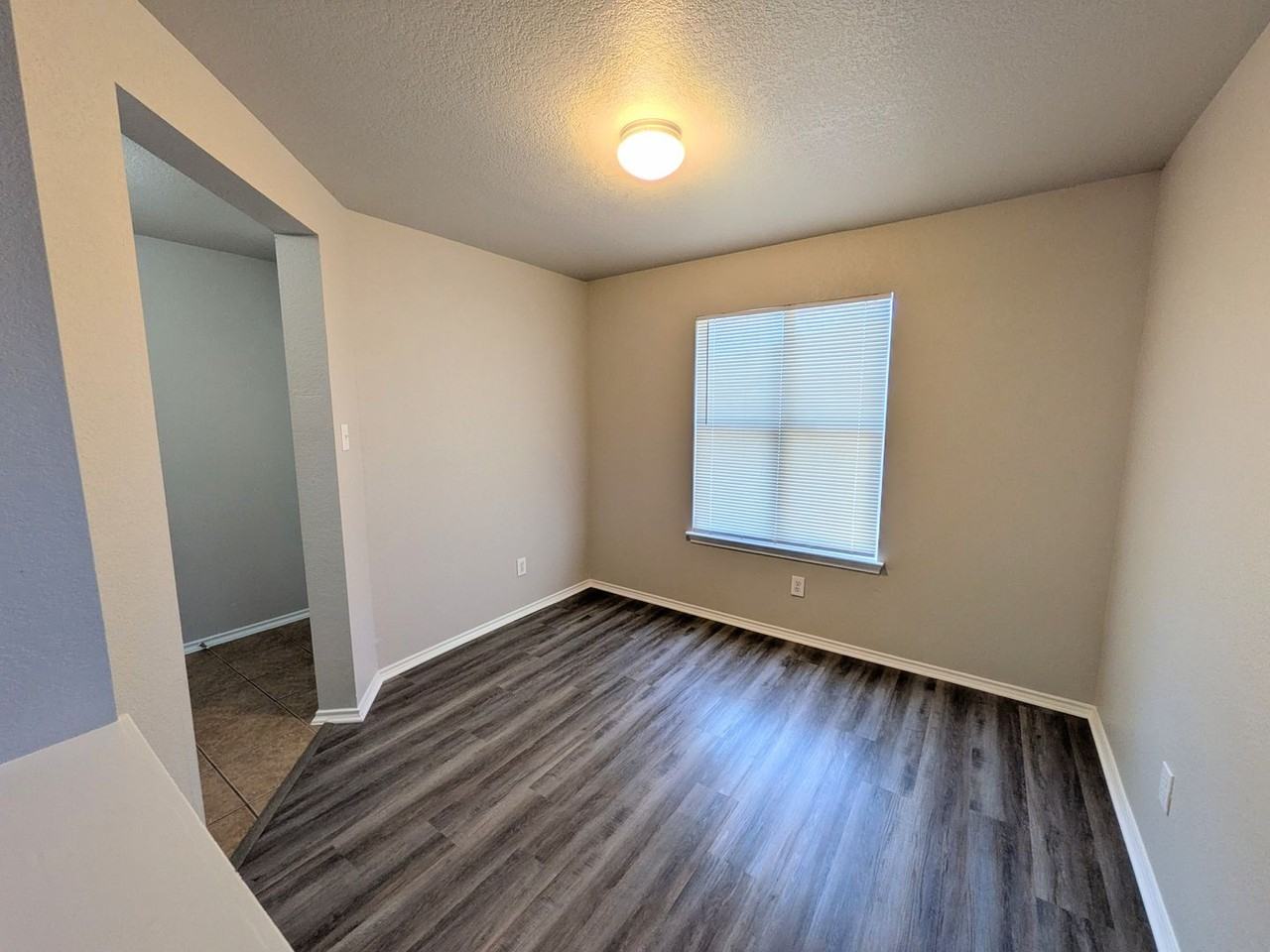 4714 Roxio Dr - Photo 5 of 39