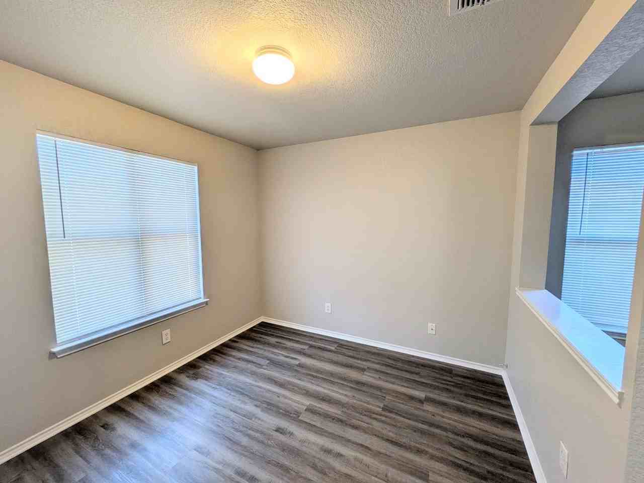 4714 Roxio Dr - Photo 6 of 39