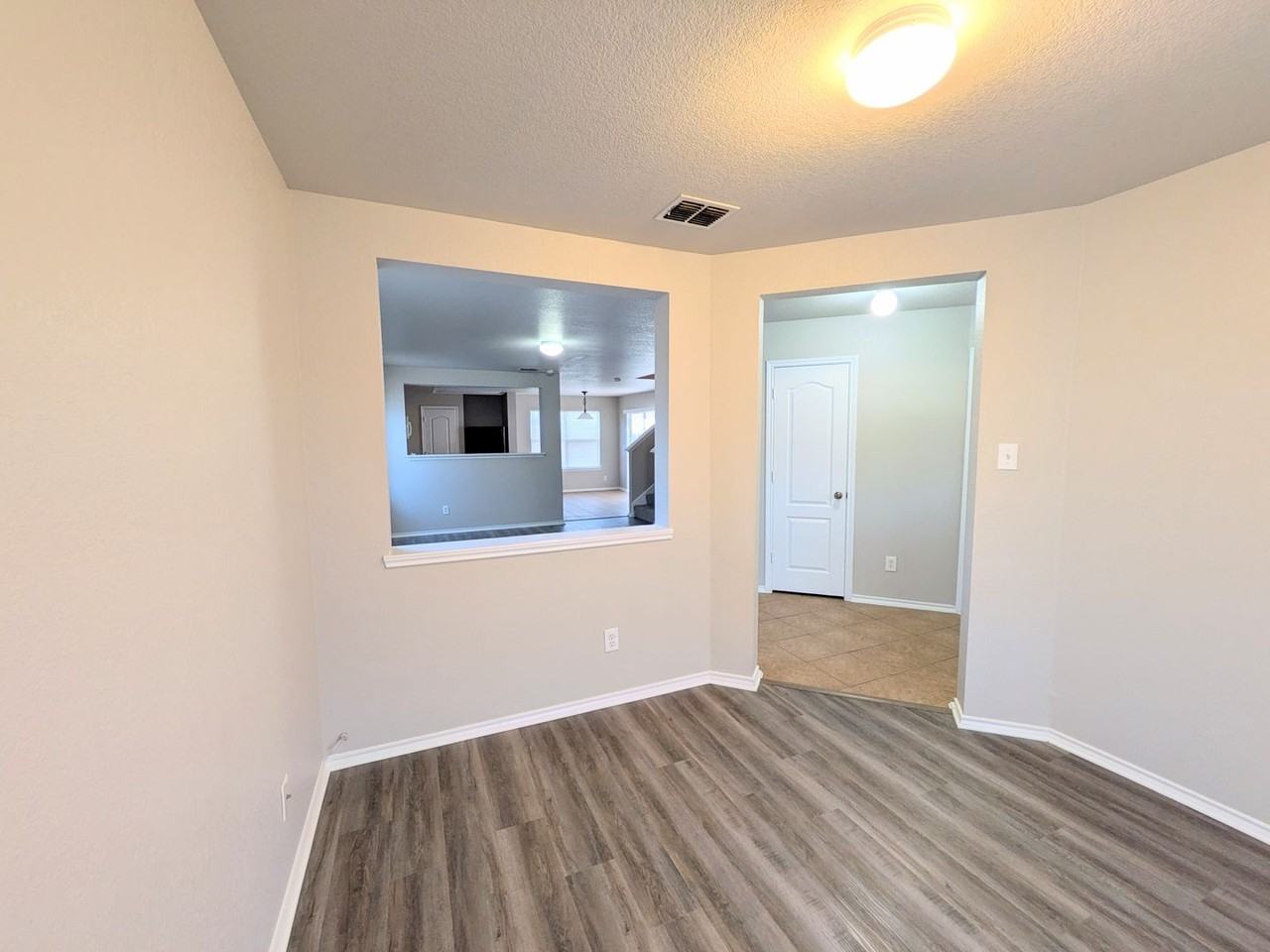 4714 Roxio Dr - Photo 7 of 39