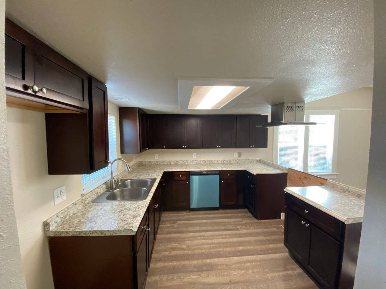 622 N Palm Ave - Photo 4 of 10