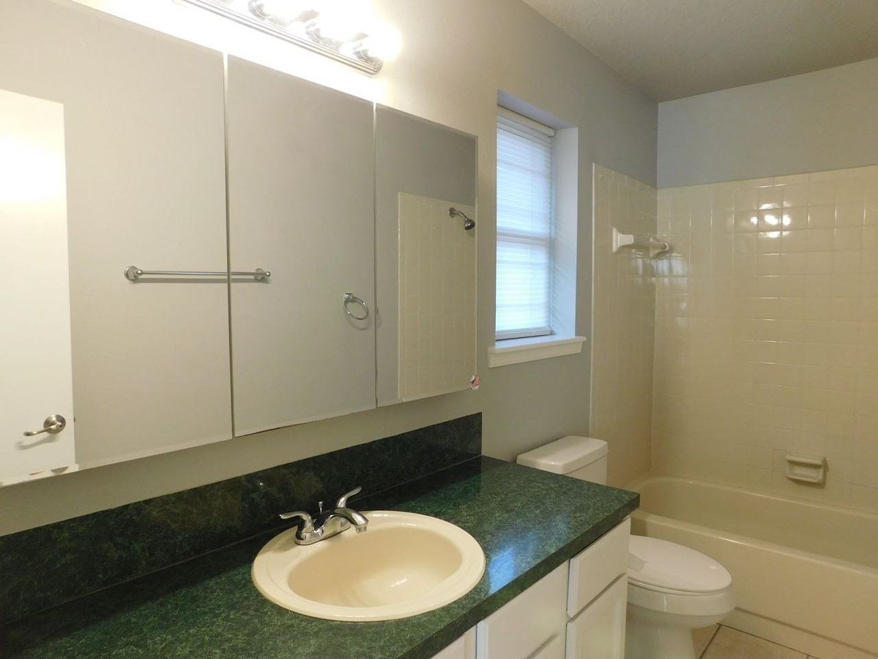 511 Evergreen Dr - Photo 2 of 13