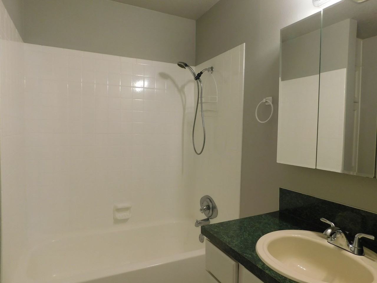 511 Evergreen Dr - Photo 3 of 13