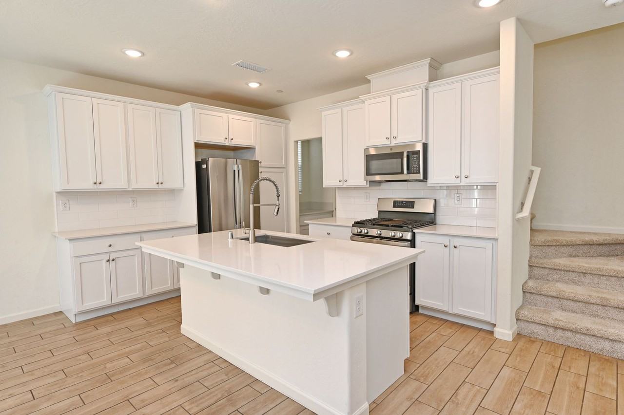 2273 N Raleigh Dr - Photo 2 of 41
