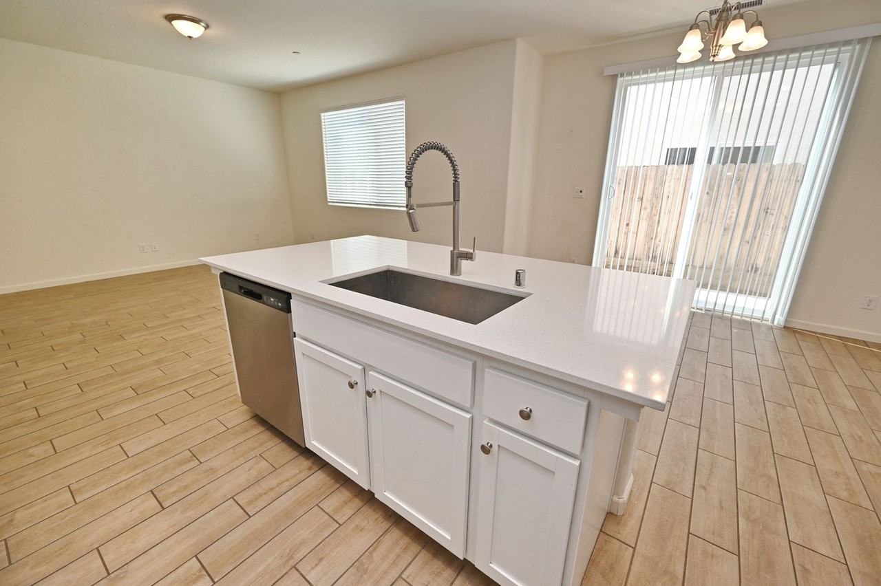 2273 N Raleigh Dr - Photo 3 of 41