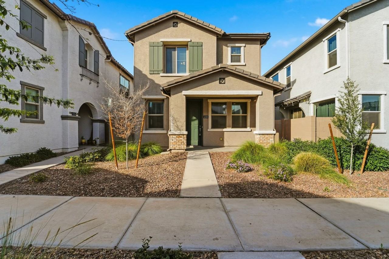 4226 S 58th Ln - Photo 2 of 38