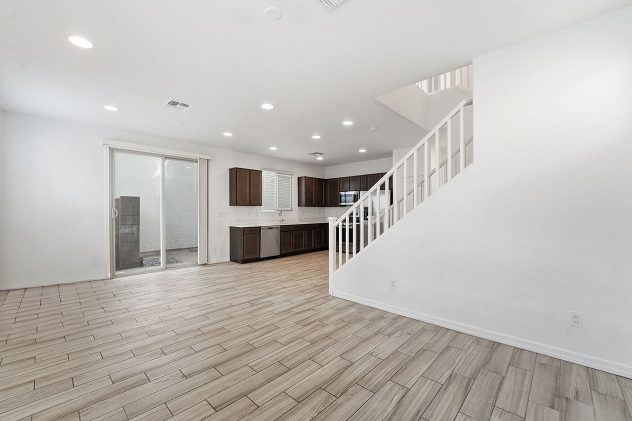 4226 S 58th Ln - Photo 7 of 38