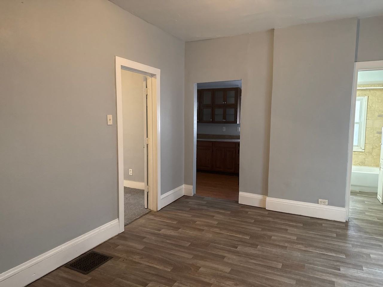 1228 E Oak St - Photo 5 of 8