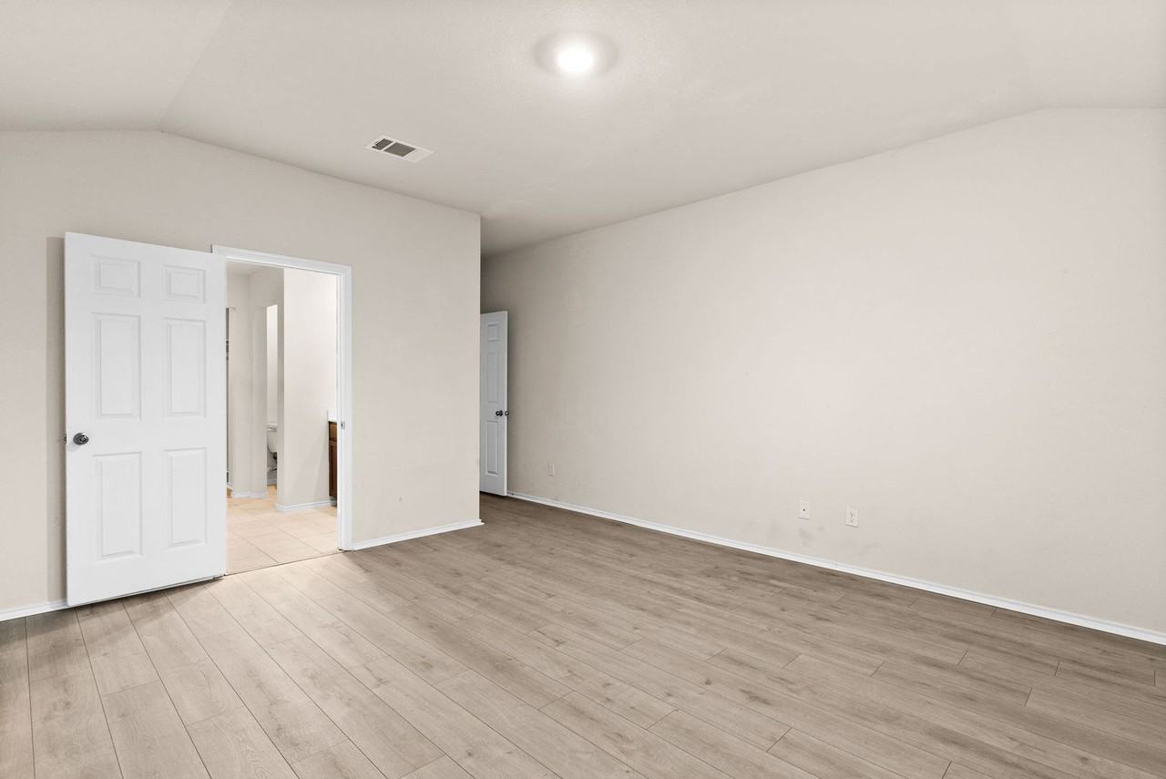 9506 Murandy Dr - Photo 3 of 17