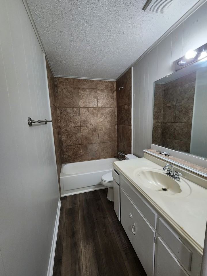 1205 W Avenue B - Photo 6 of 14