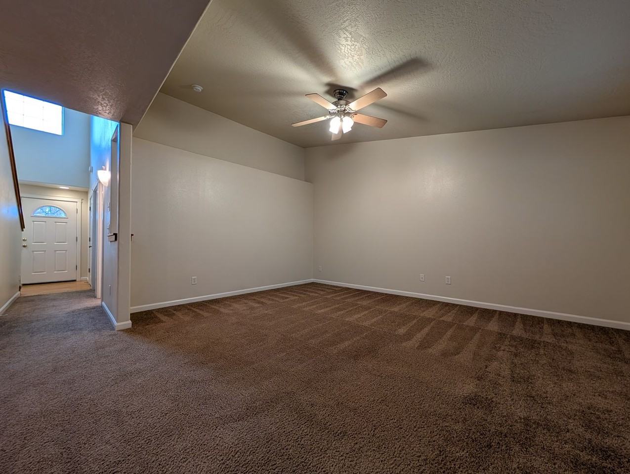 468 Helen St - Photo 5 of 23