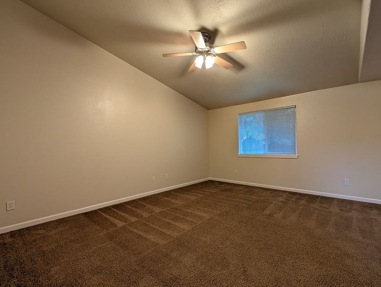 468 Helen St - Photo 7 of 23