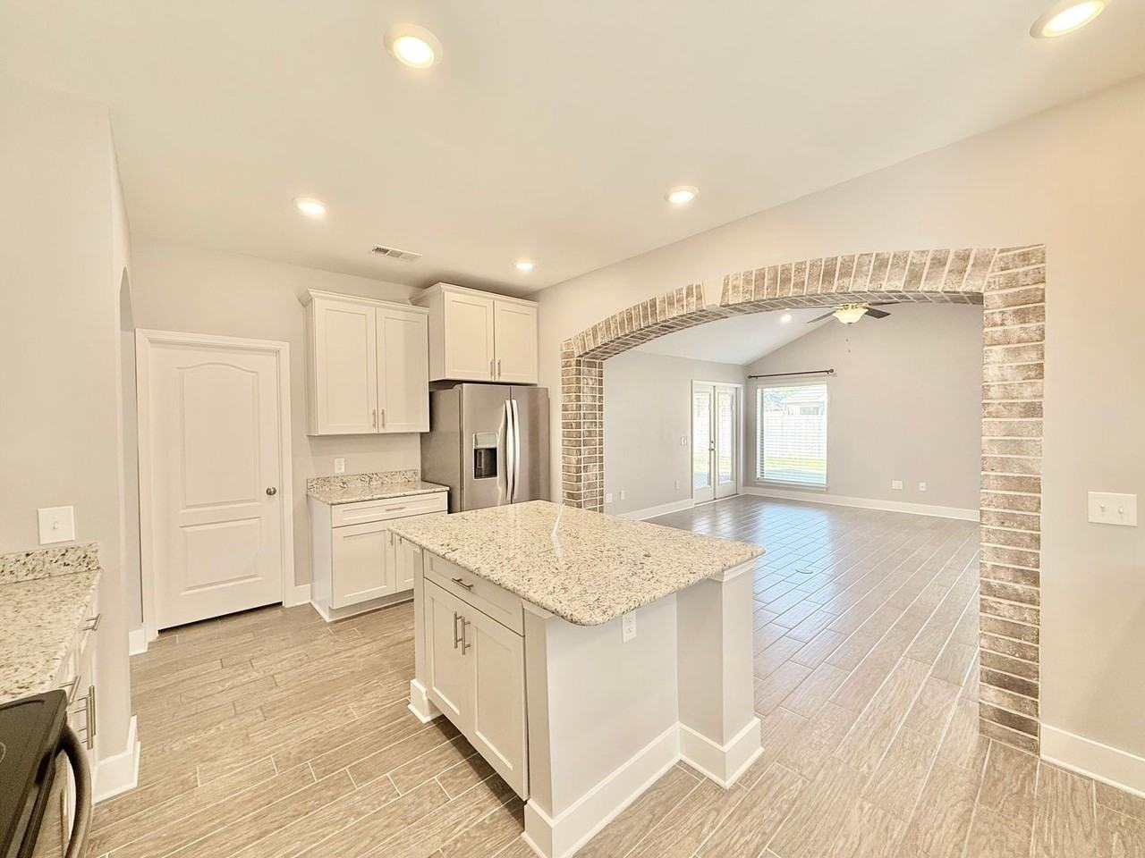 6090 Dunridge Dr - Photo 4 of 16