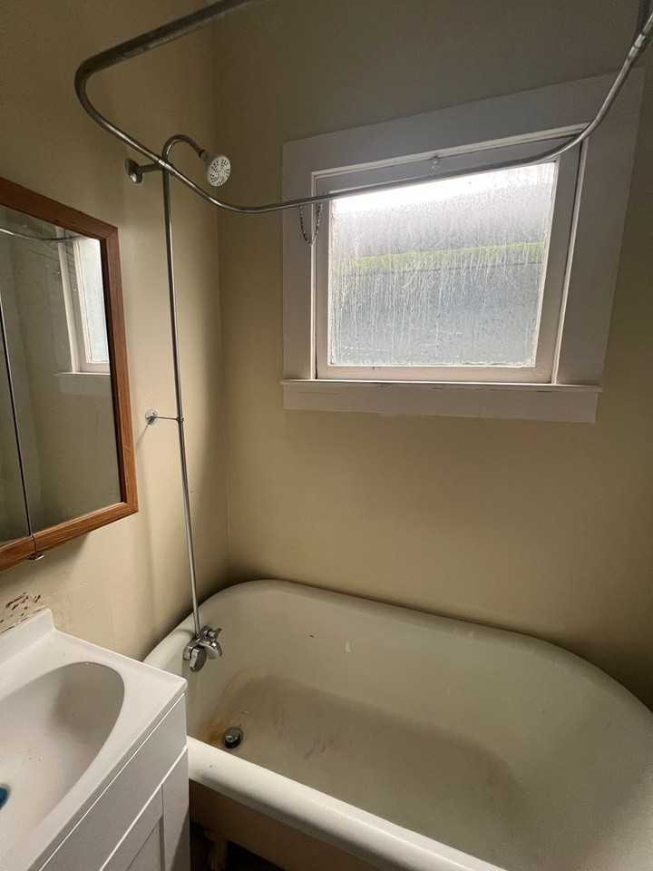 315 S 2nd St - Photo 3 of 7