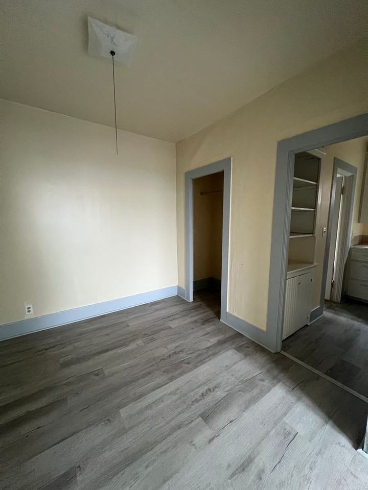 315 S 2nd St - Photo 5 of 7