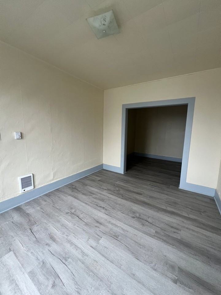 315 S 2nd St - Photo 7 of 7