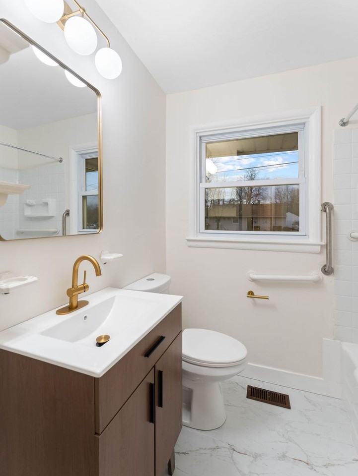 132 S Dennis Dr - Photo 2 of 24