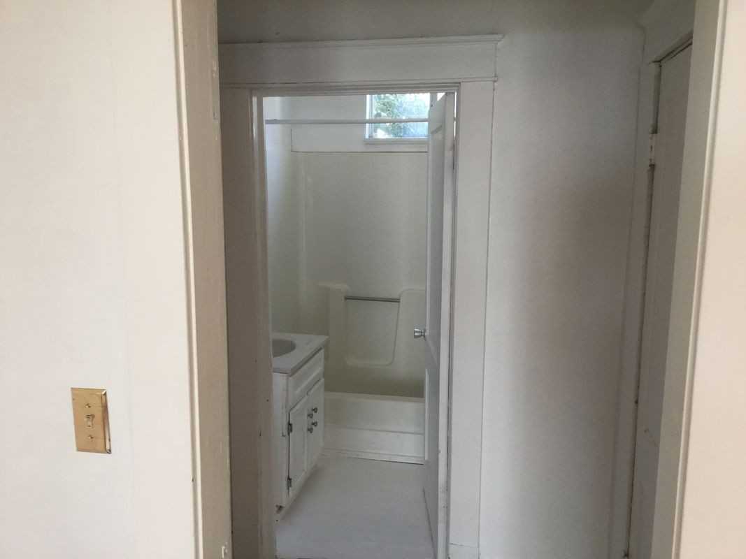 224 W Watson St - Photo 7 of 11