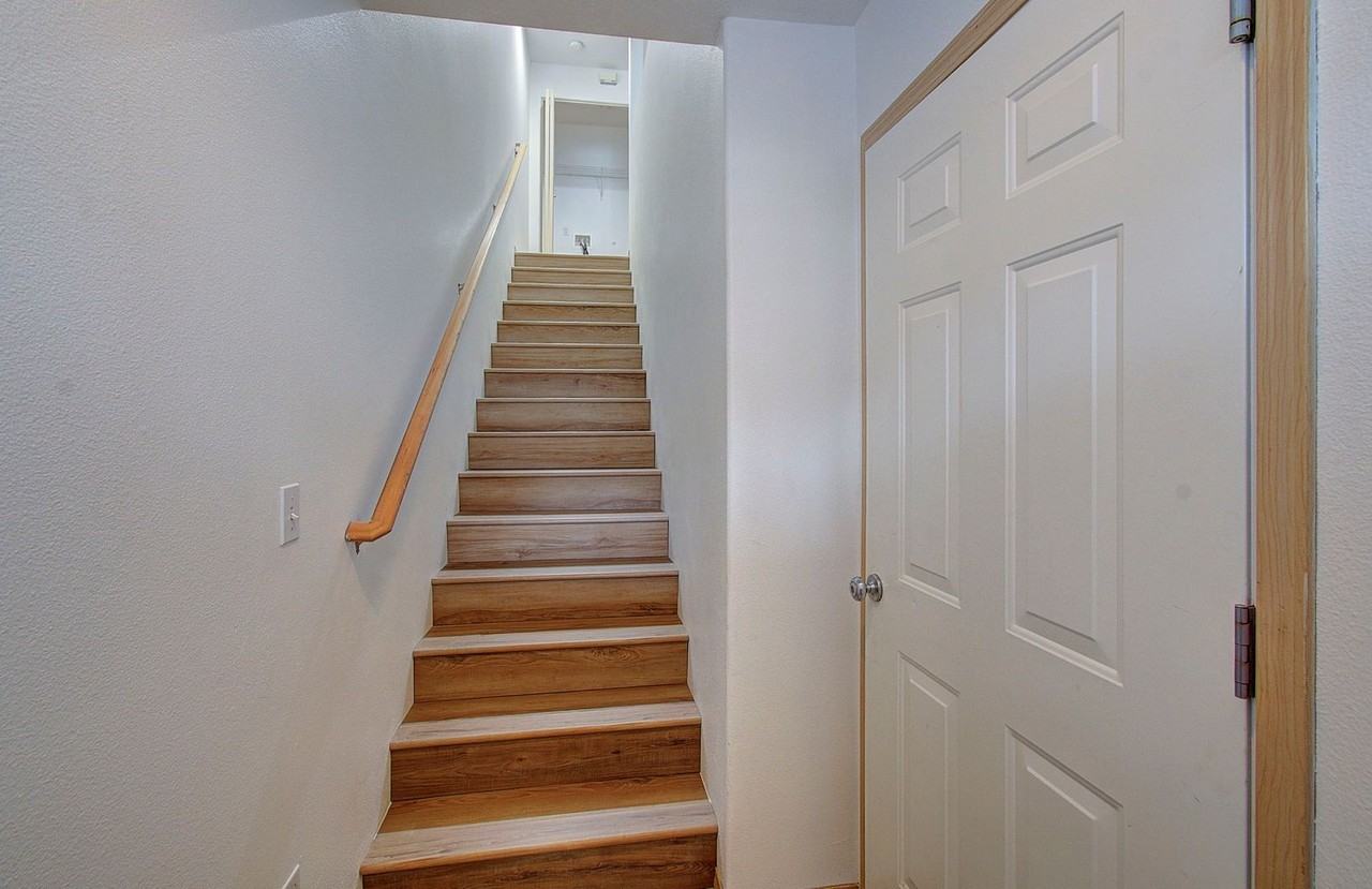 4452 Ne Nicholson Loop - Photo 3 of 28