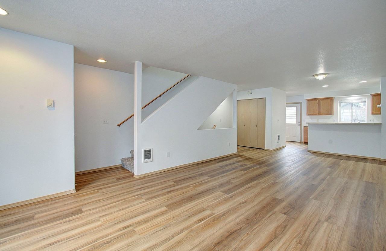 4452 Ne Nicholson Loop - Photo 6 of 28