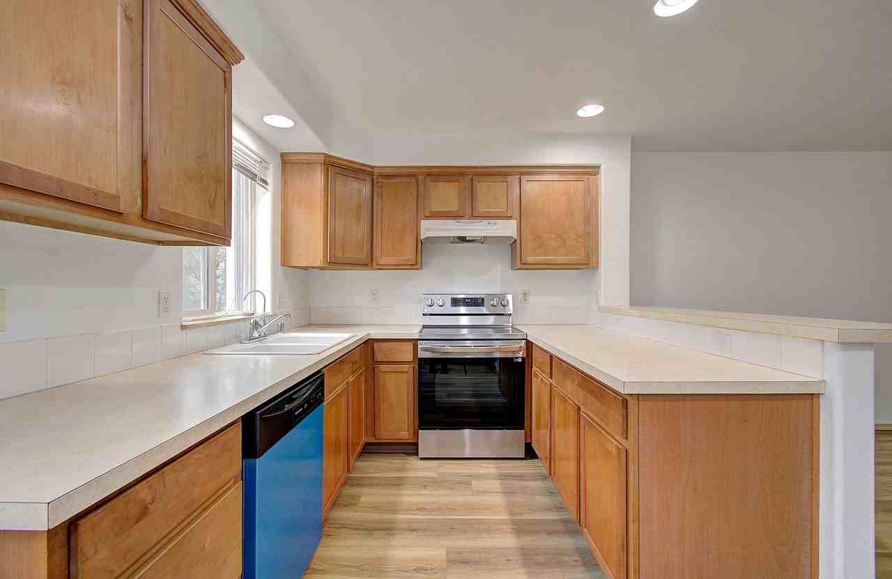 4452 Ne Nicholson Loop - Photo 7 of 28