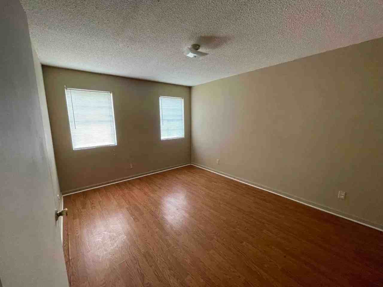 Royal Ridge - Photo 2 of 7