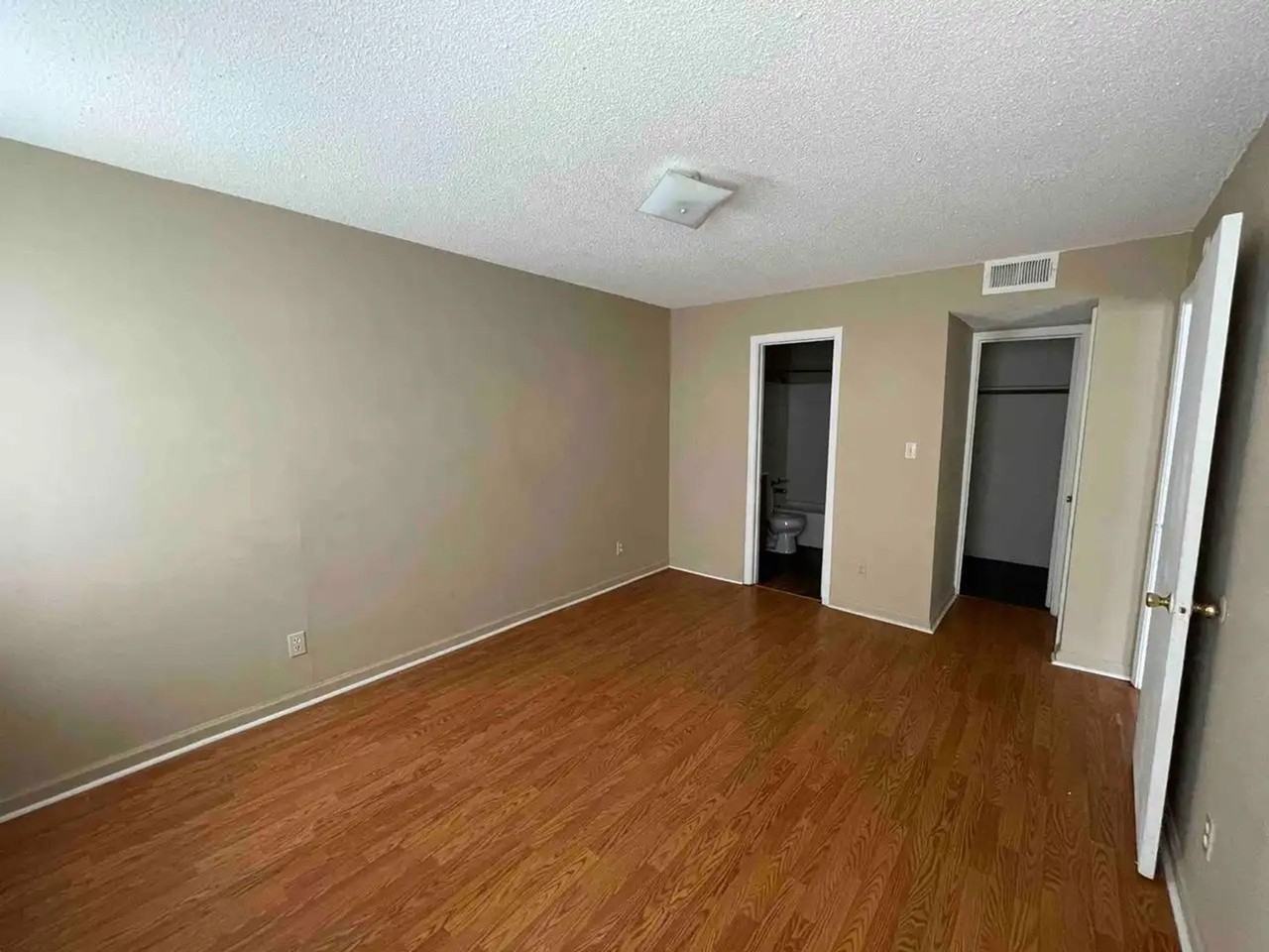 Royal Ridge - Photo 3 of 7