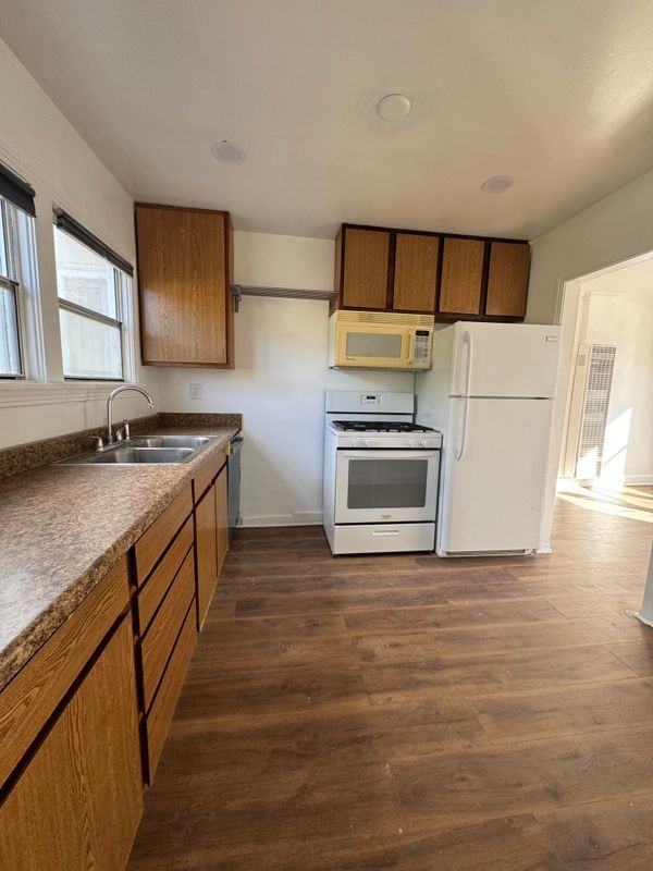 7009 Fountain Ave - Photo 4 of 12